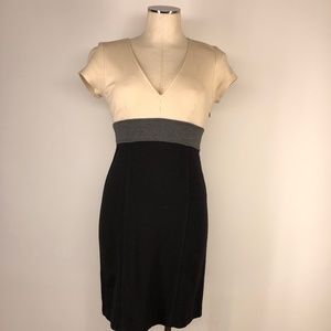 Fitted v-neck short sleeve dress midi